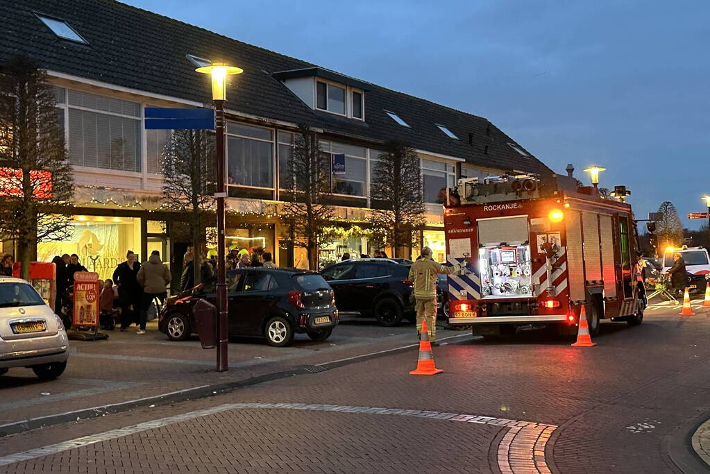 Brandweer doet onderzoek naar gaslucht in woning