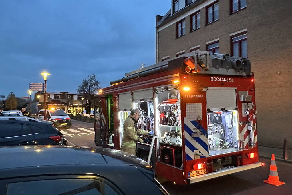 Brandweer doet onderzoek naar gaslucht in woning