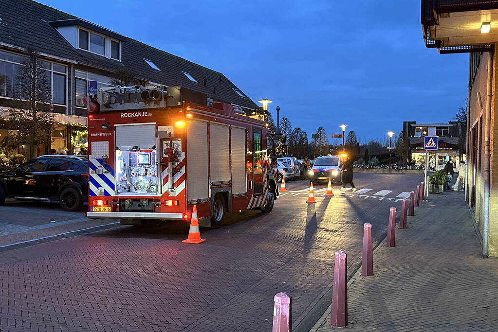 Brandweer doet onderzoek naar gaslucht in woning