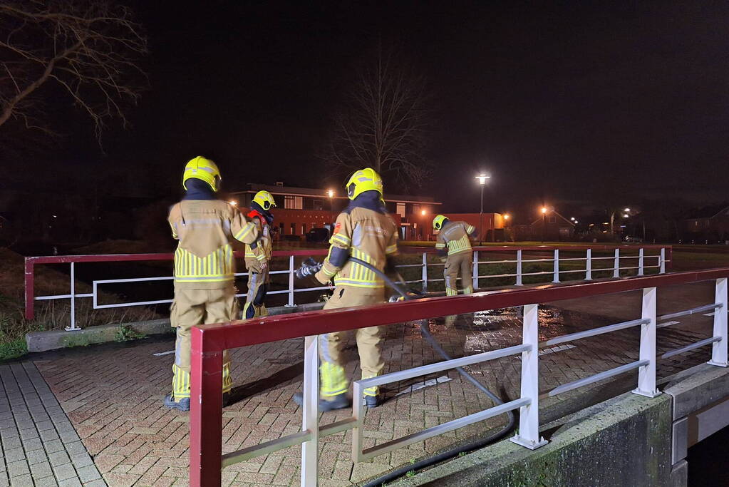 Buitenbrand op brug snel geblust