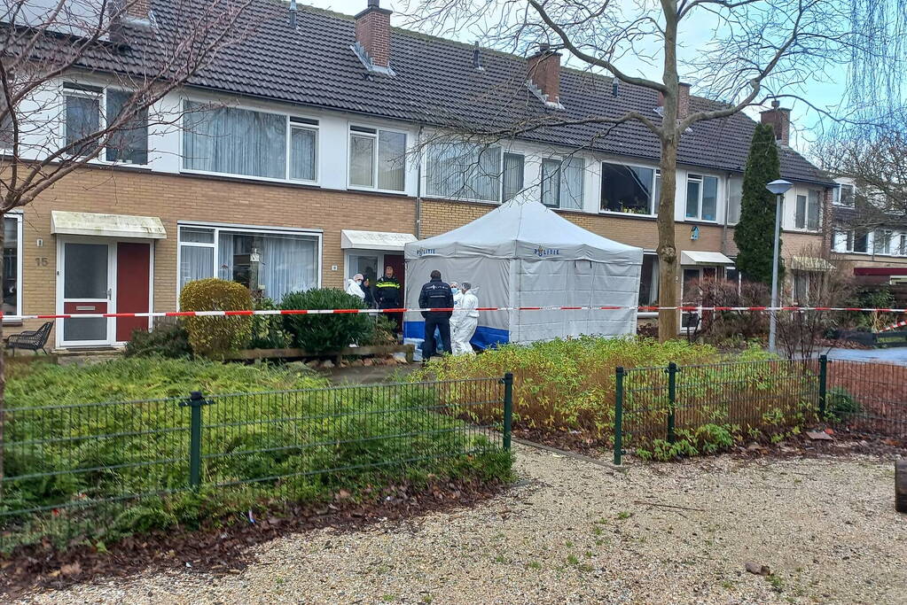 Stoffelijk overschot op straat aangetroffen