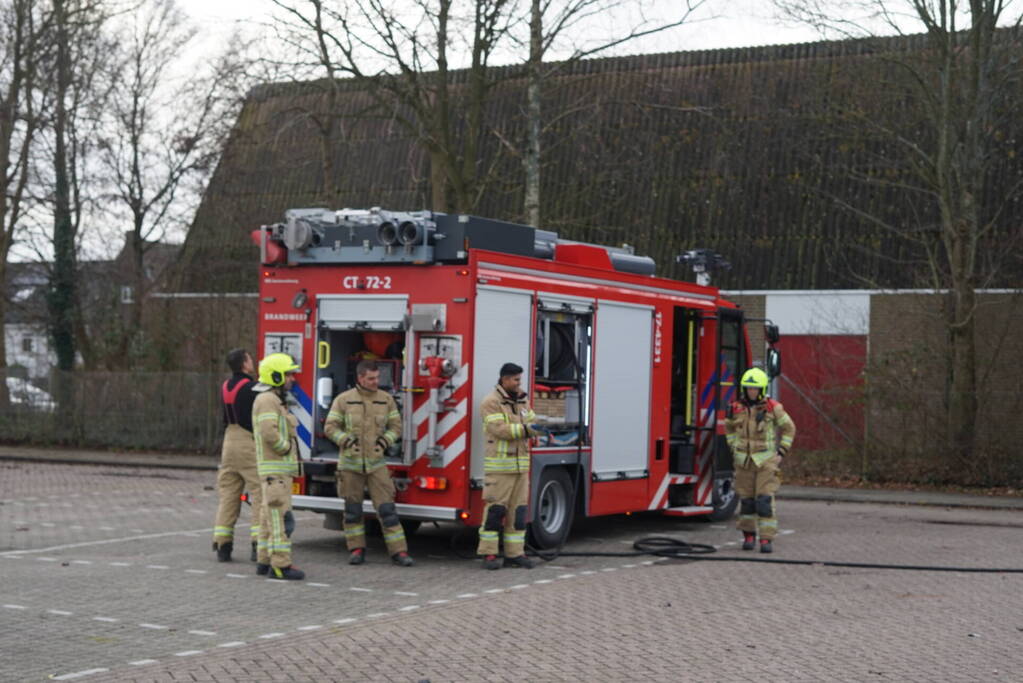 Flinke rookontwikkeling door brandende autobanden