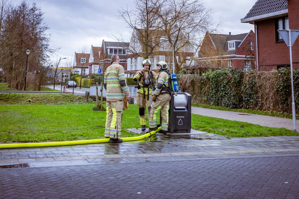 Brand in ondergrondse vuilcontainer