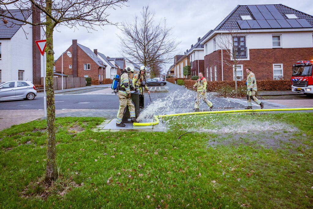 Brand in ondergrondse vuilcontainer