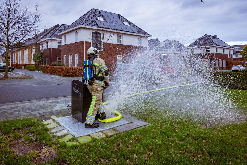 Brand in ondergrondse vuilcontainer