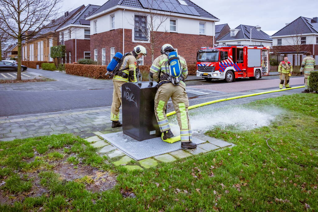 Brand in ondergrondse vuilcontainer