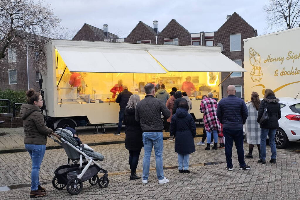 Oliebollen en appelflappen vinden gretig aftrek