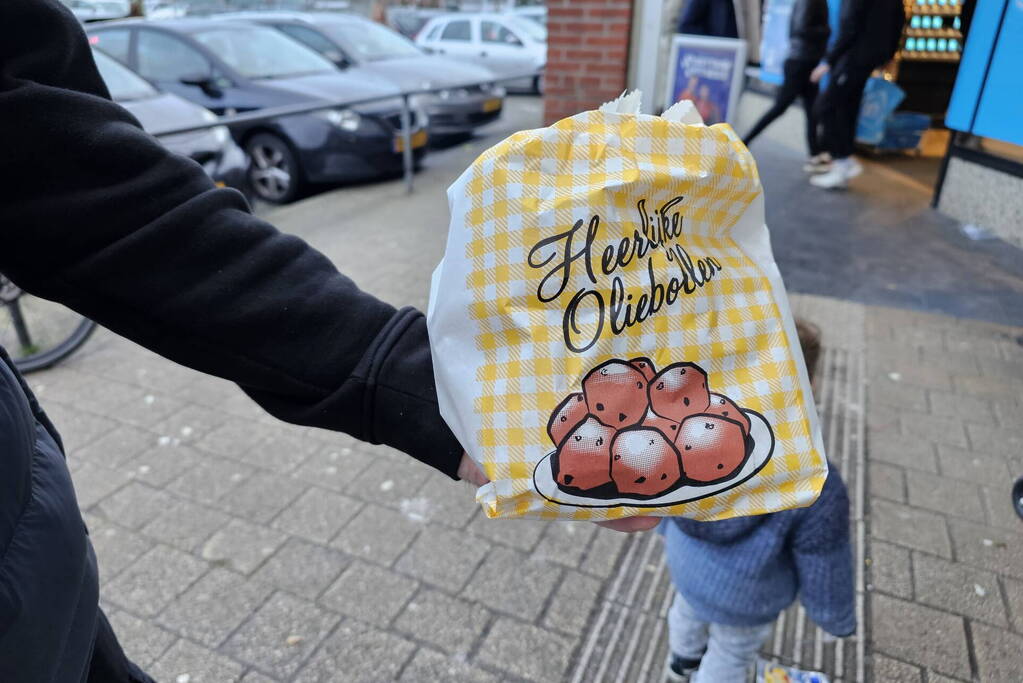 Oliebollen en appelflappen vinden gretig aftrek