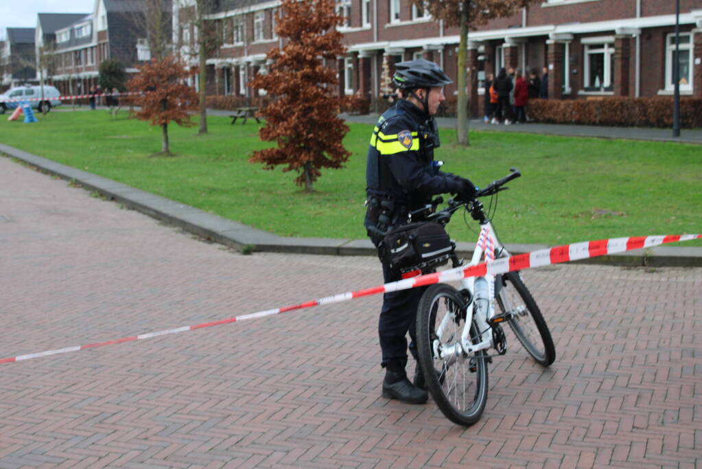 Straat afgezet na aantreffen vuurwerkbom