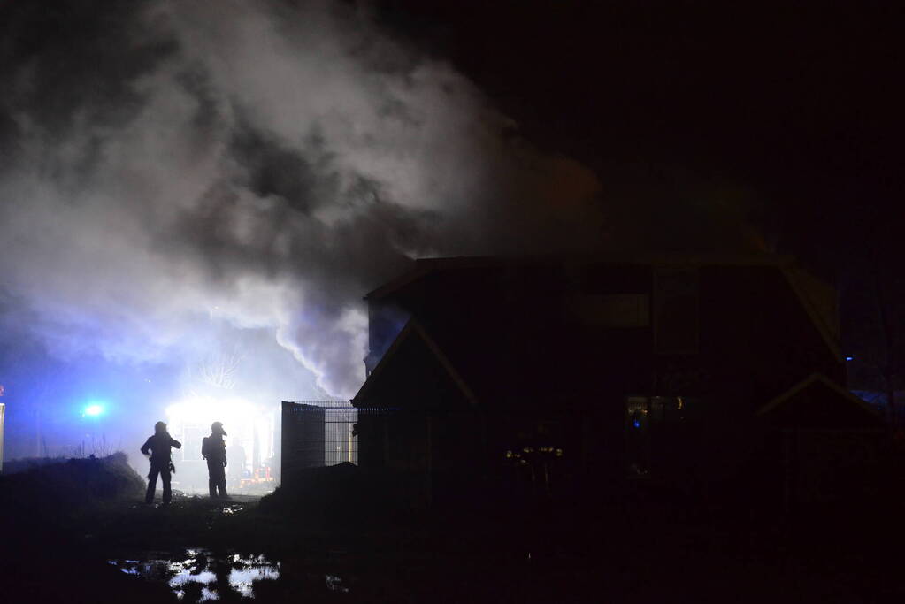 Sloopwoning volledig in brand