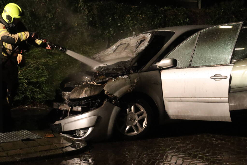 Voorzijde van auto uitgebrand