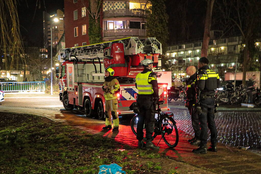 Brandweer ingezet voor vuurkorf op balkon