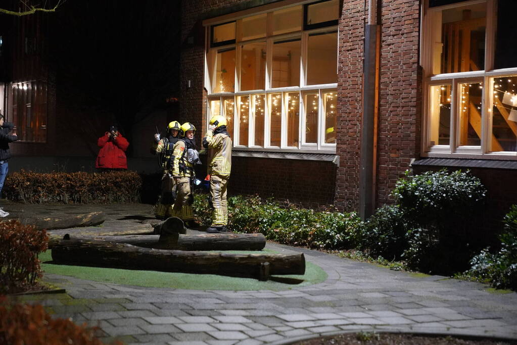 Brandweer onderzoekt school op brand