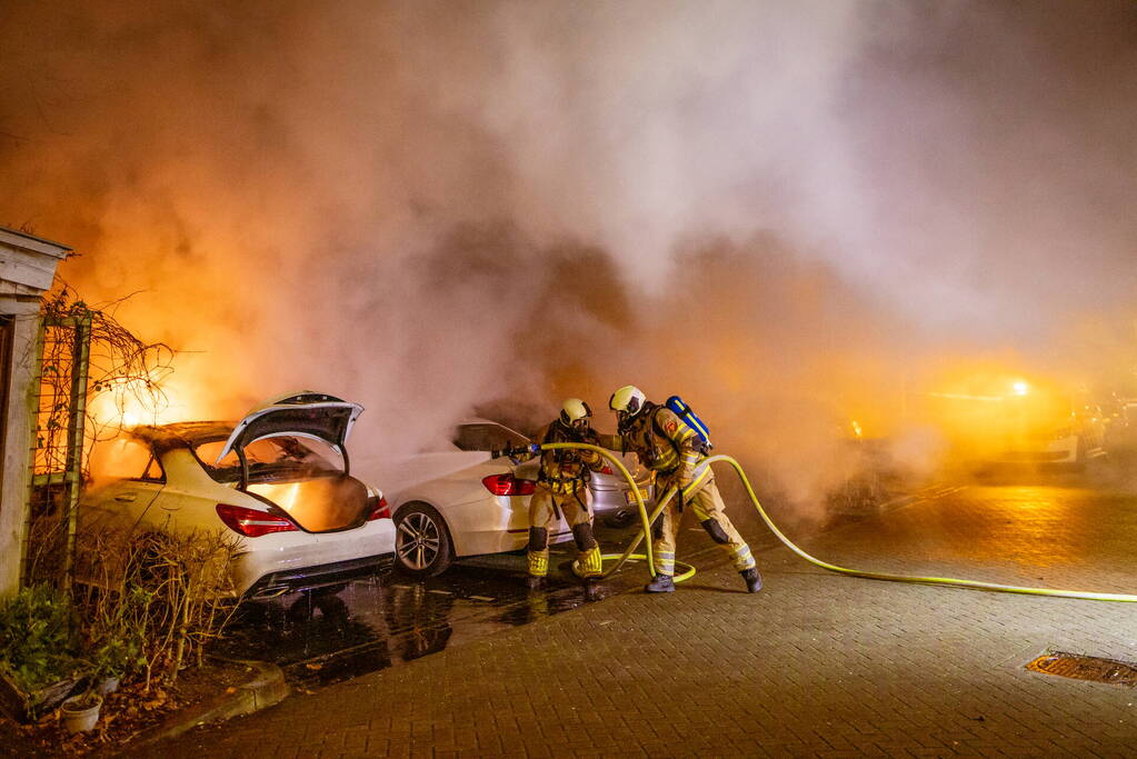 Auto verwoest door brand