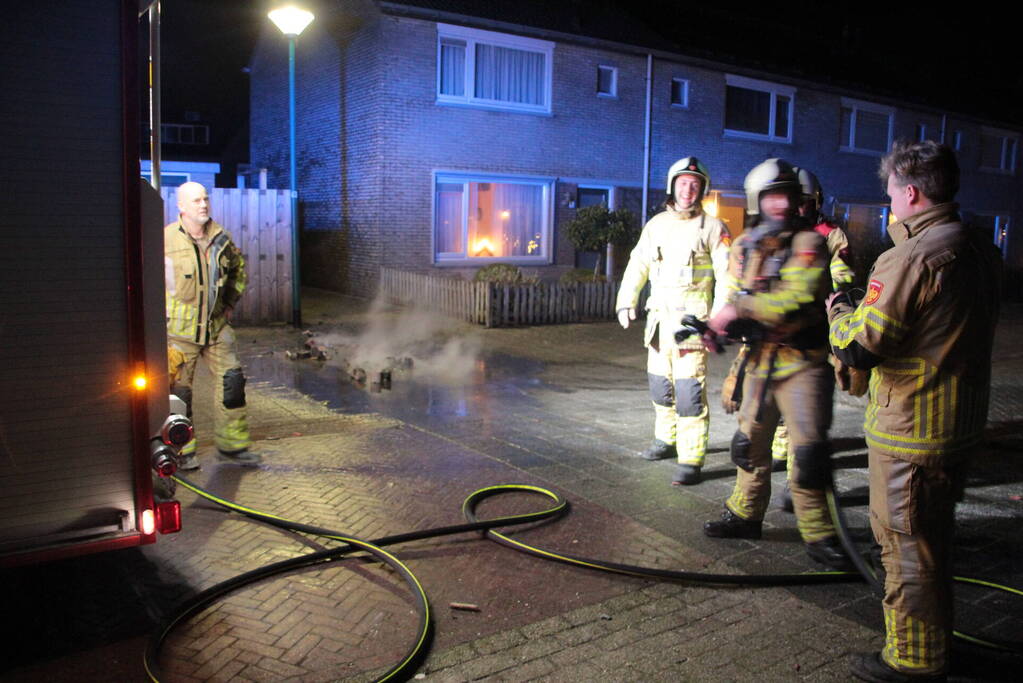 Vuurwerk veroorzaakt brand in heg