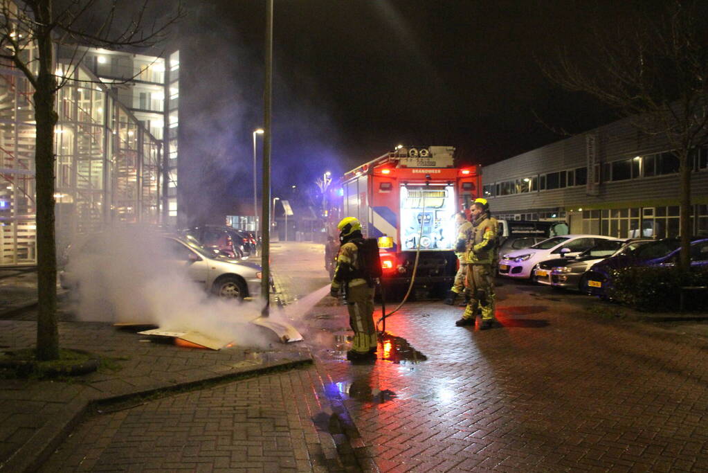 Stapel hout in brand gestoken