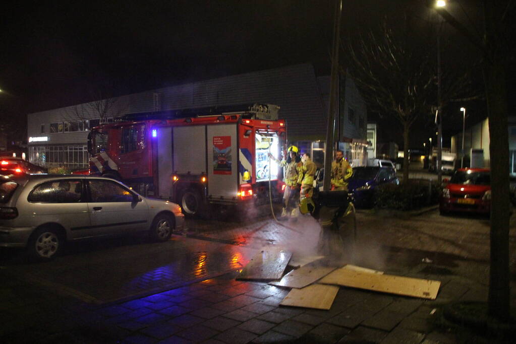 Stapel hout in brand gestoken