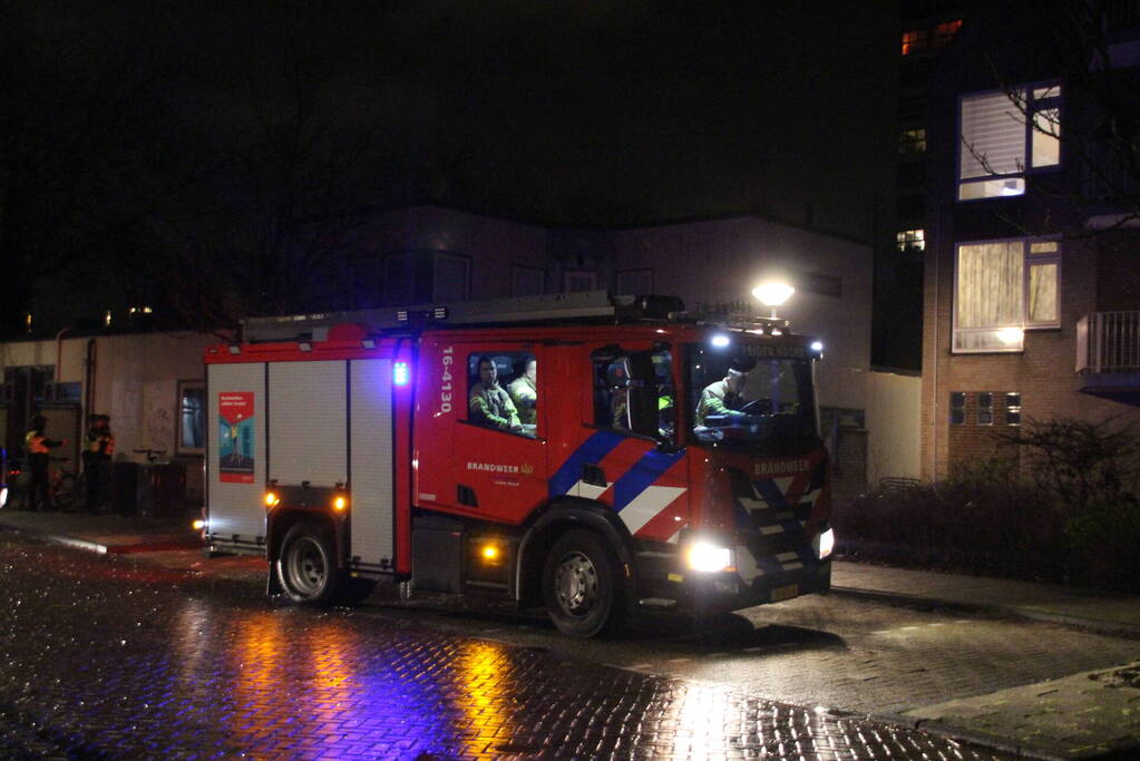 Matras in brand tegen elektrakast