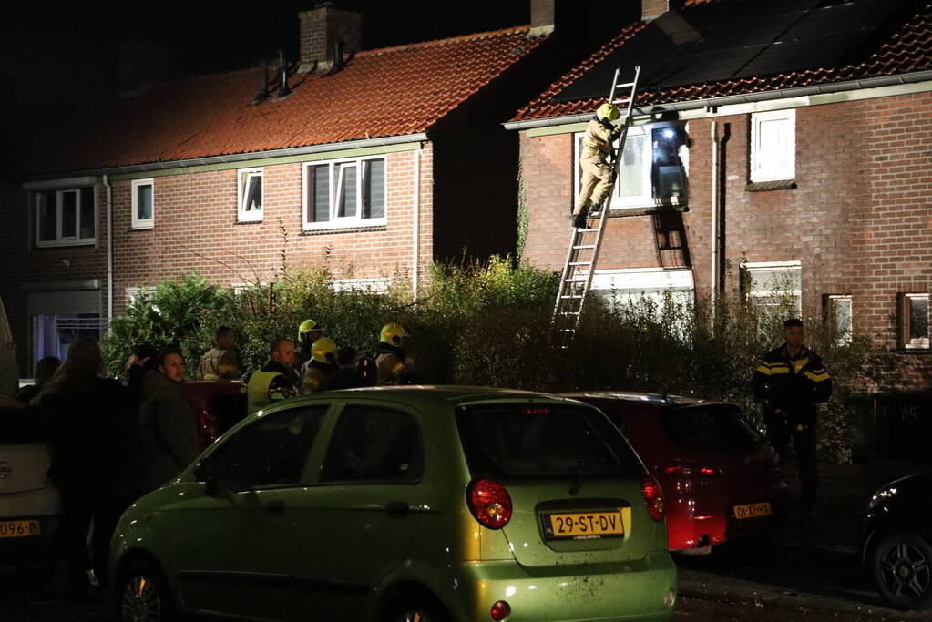 Dak brand snel onder controle