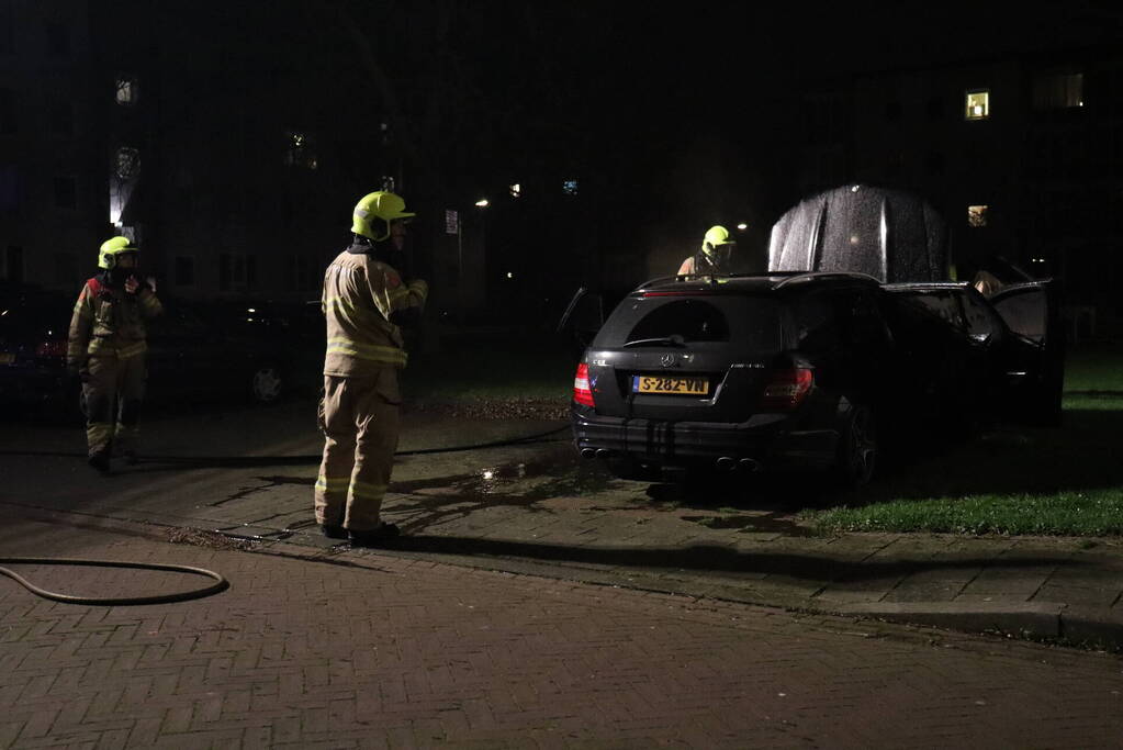 Brand in geparkeerde auto