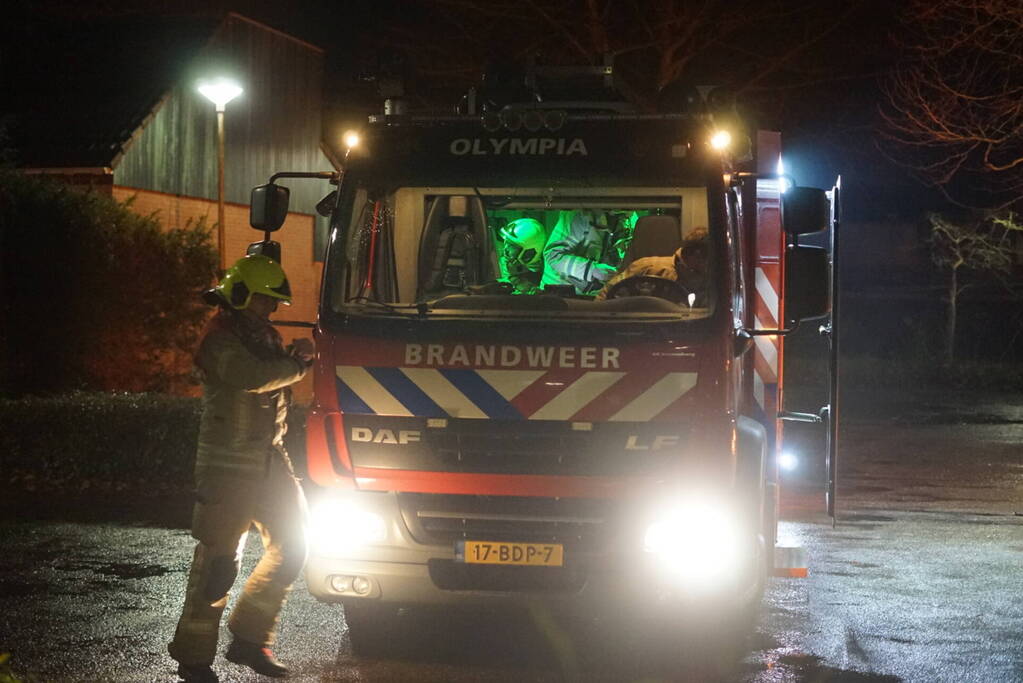 Winkelwagen met banden in brand