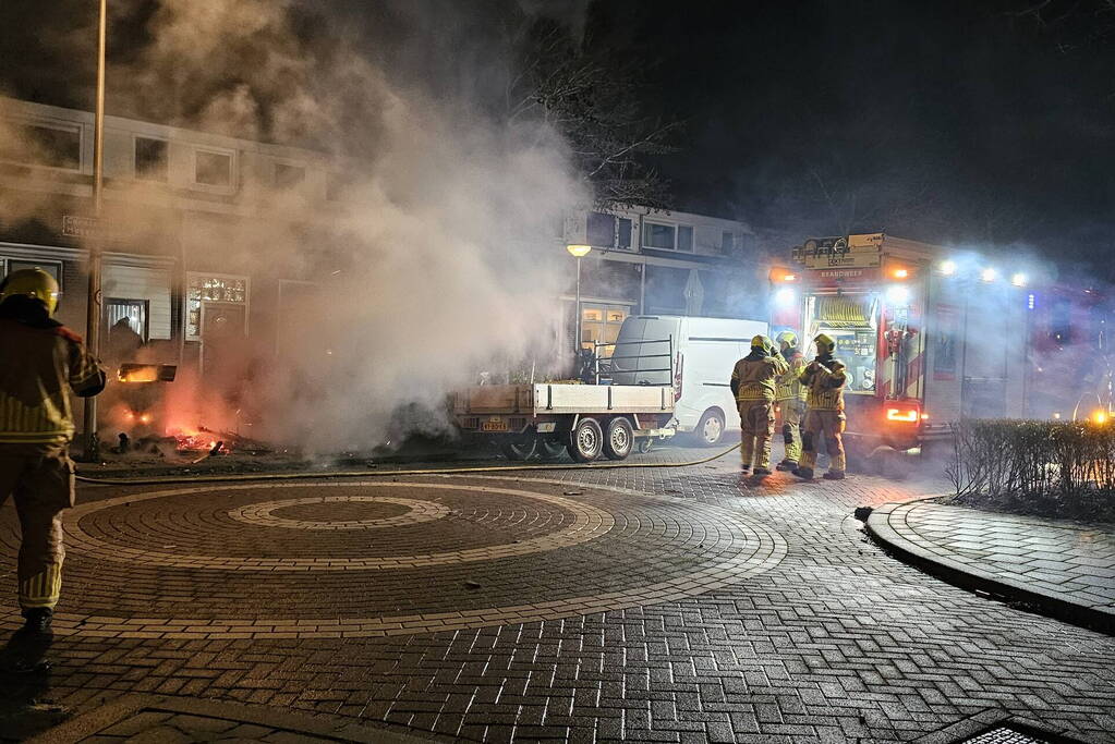 Brandweer blust vreugdevuur