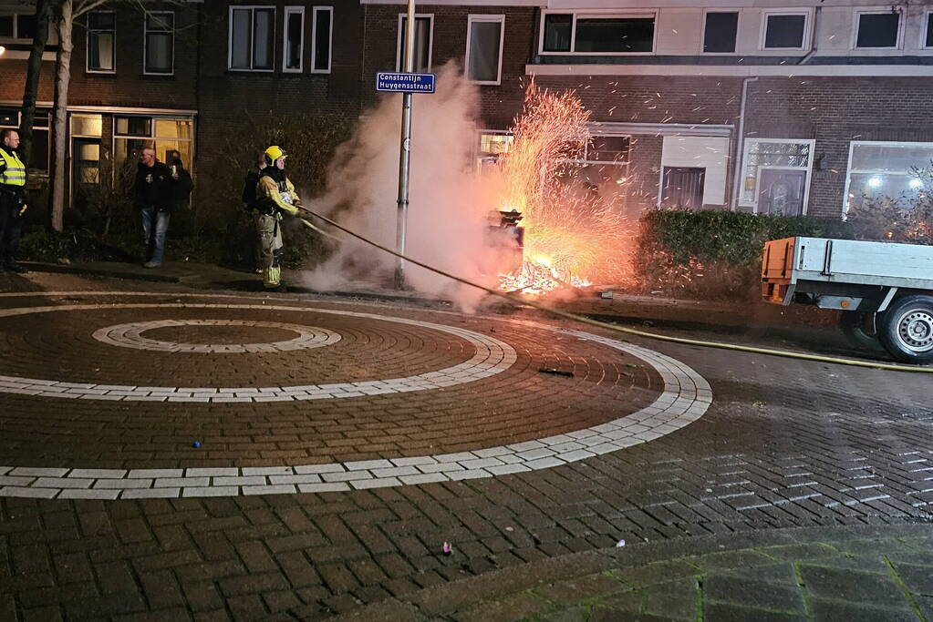 Brandweer blust vreugdevuur