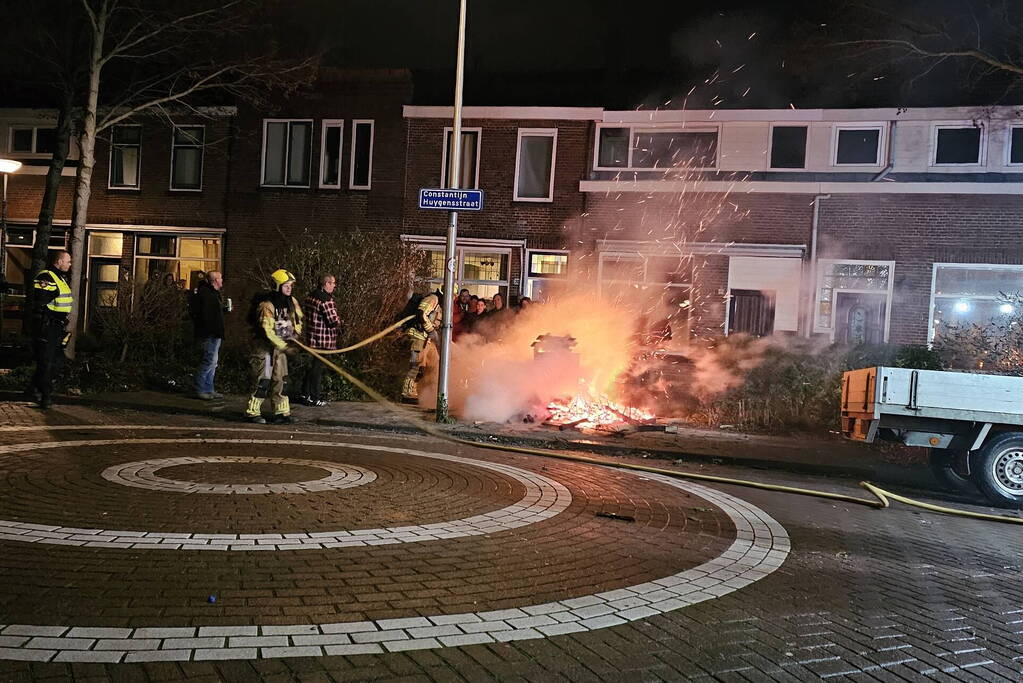 Brandweer blust vreugdevuur