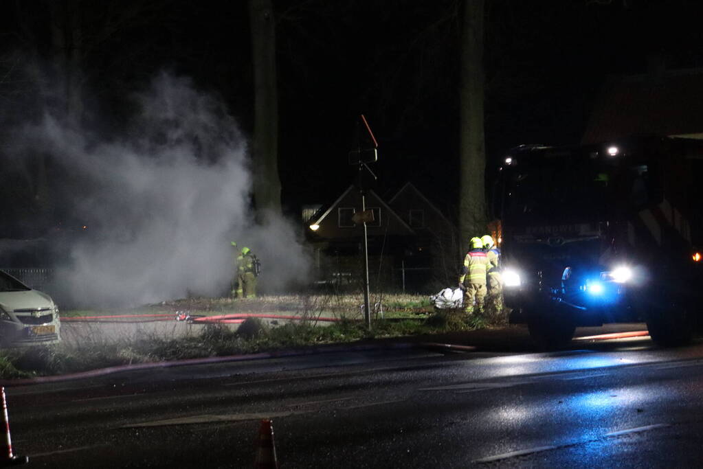 Schuur volledig in vlammen opgegaan