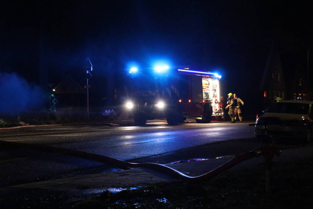 Schuur volledig in vlammen opgegaan