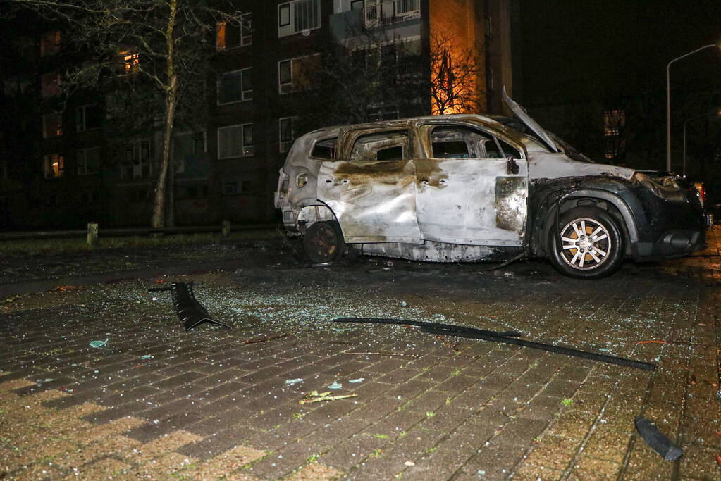 Auto volledig verwoest door brand