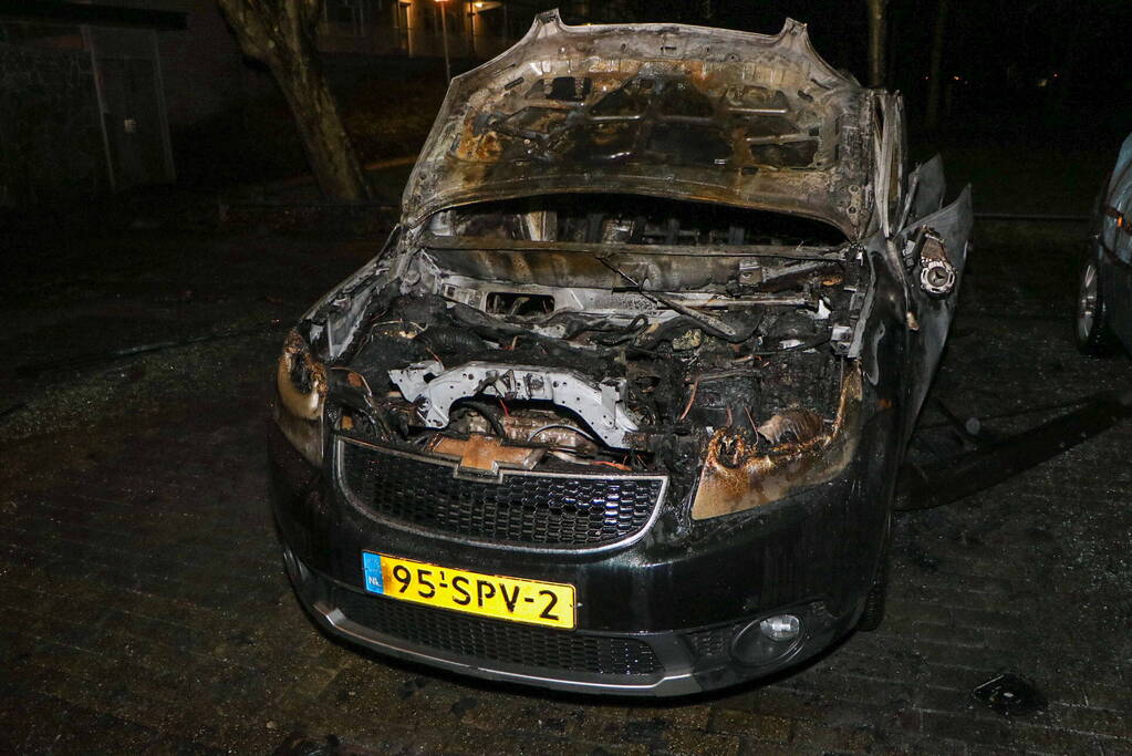 Auto volledig verwoest door brand