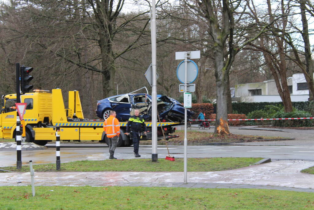 Weg afgesloten na ernstige aanrijding vanwege onderzoek