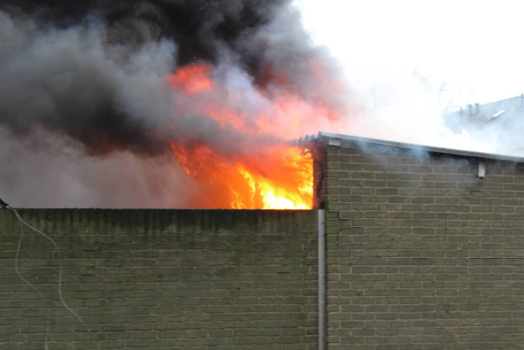 Uitslaande brand in schuur snel geblust