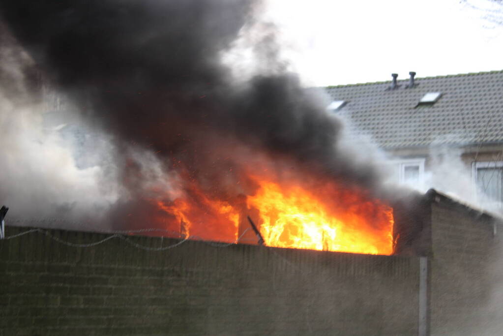 Uitslaande brand in schuur snel geblust