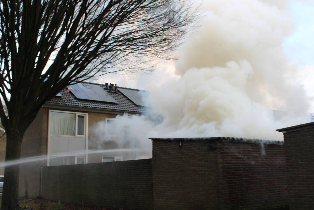 Uitslaande brand in schuur snel geblust