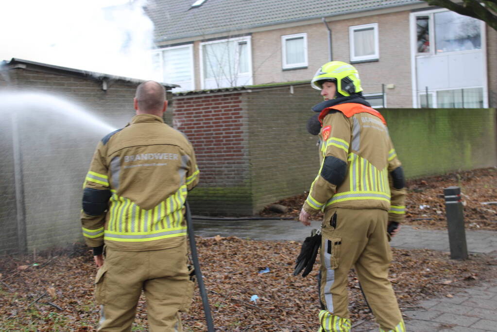 Uitslaande brand in schuur snel geblust