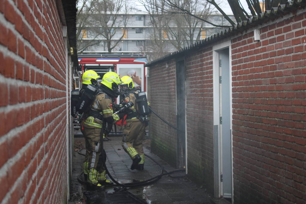 Uitslaande brand in schuur snel geblust