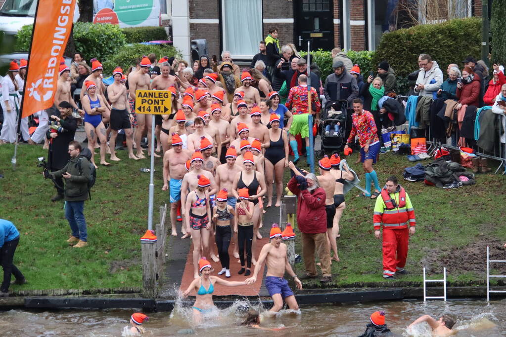 Grote belangstelling voor nieuwjaarsduik