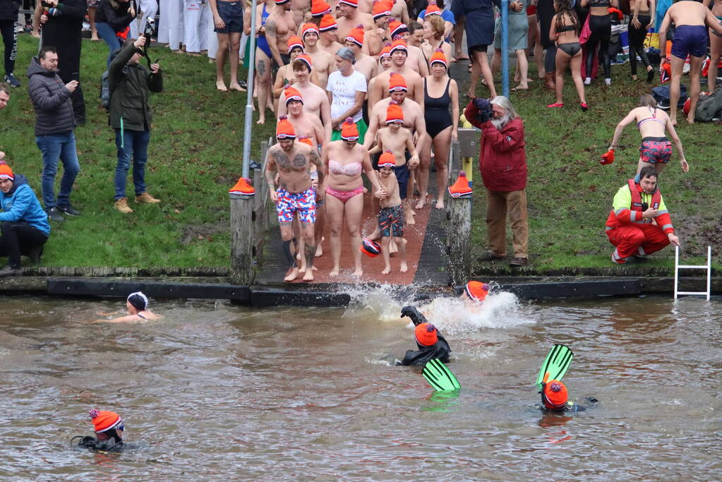 Grote belangstelling voor nieuwjaarsduik