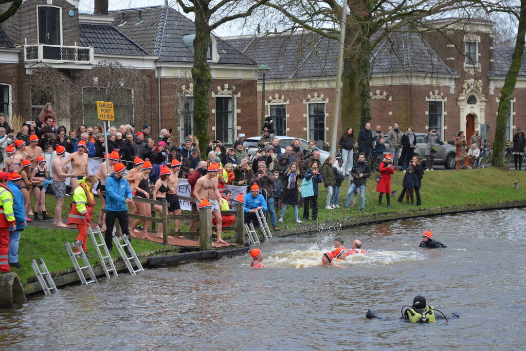 Grote belangstelling voor nieuwjaarsduik