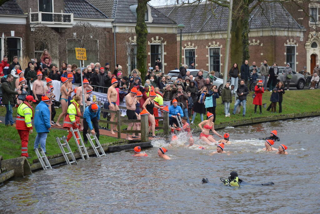 Grote belangstelling voor nieuwjaarsduik