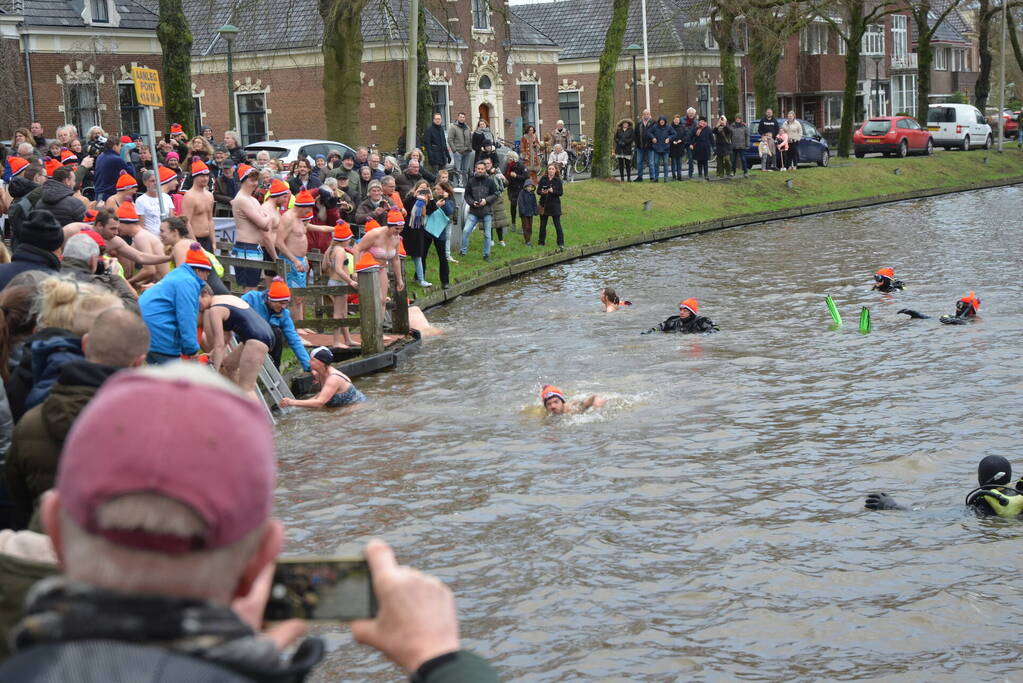 Grote belangstelling voor nieuwjaarsduik