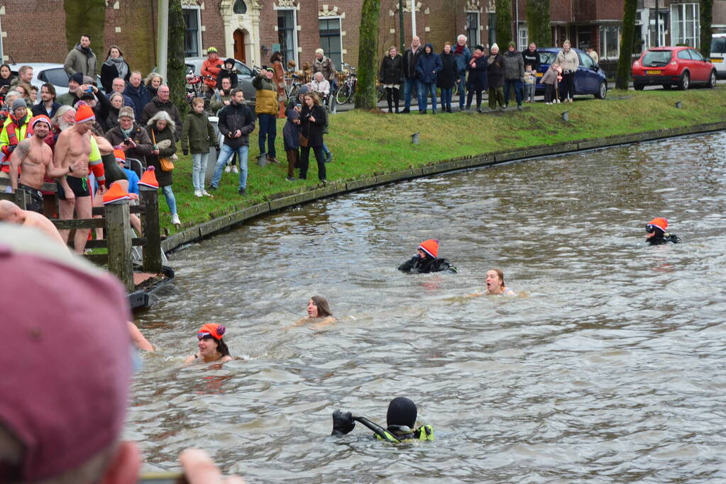 Grote belangstelling voor nieuwjaarsduik