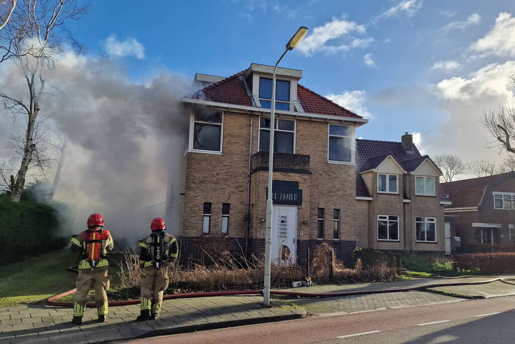 Dode bij felle brand in woning