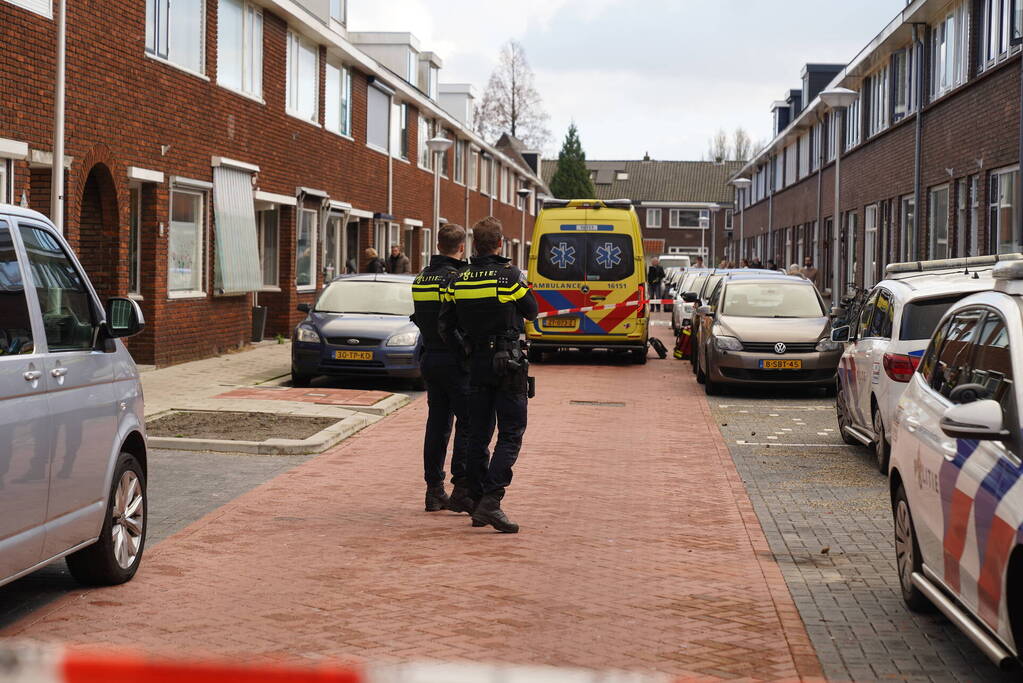 Jongen zwaargewond nadat vuurwerkbom naar hem wordt gegooid