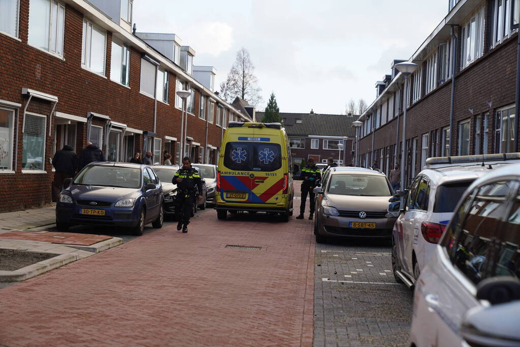 Jongen zwaargewond nadat vuurwerkbom naar hem wordt gegooid