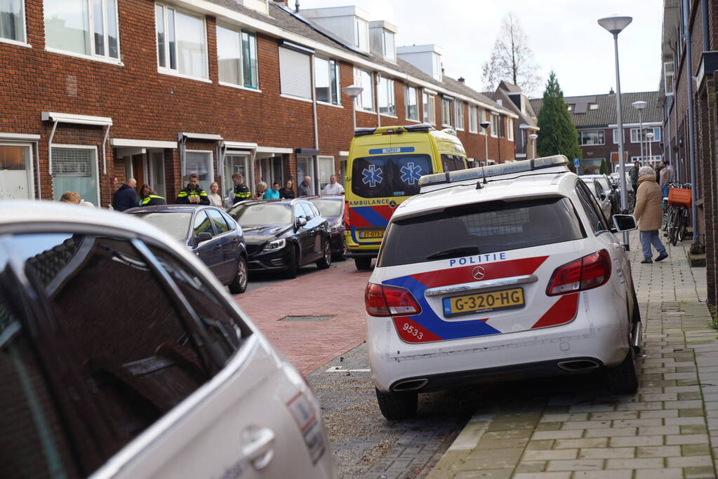 Jongen zwaargewond nadat vuurwerkbom naar hem wordt gegooid