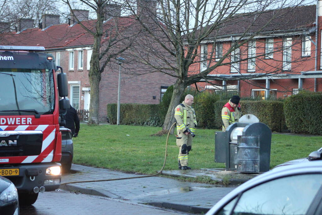 Brand in container door leeggooien vuurton