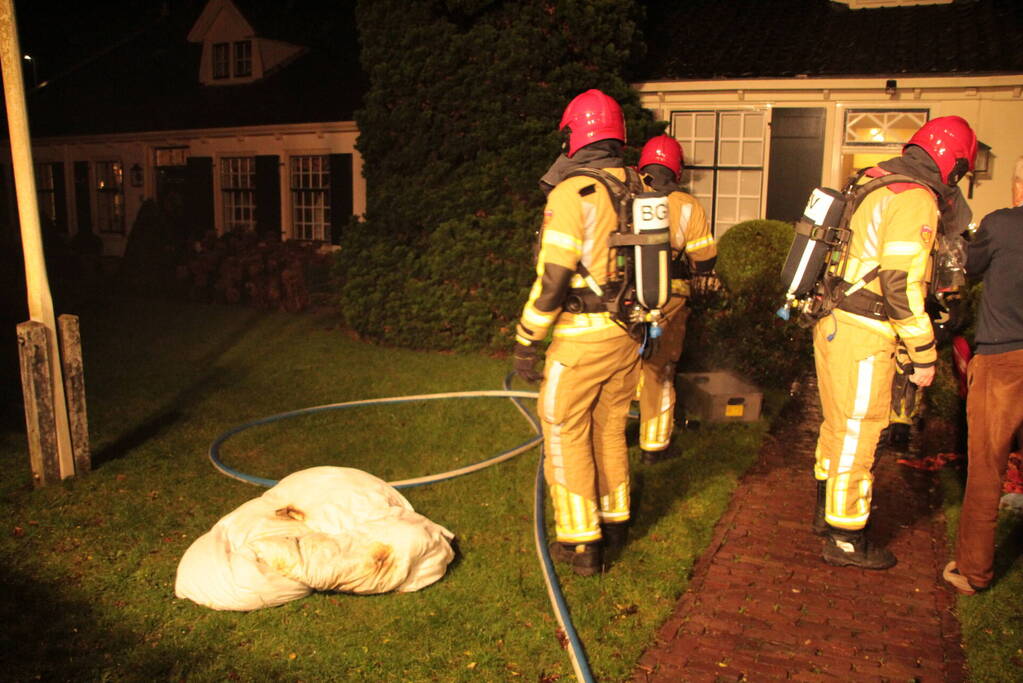 Kerstboombrand in woning snel onder controle